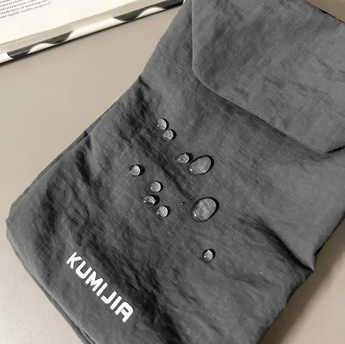 Modern Unisex Nylon Crossbody Bag with Secure Flap – Lightweight Daily Carry